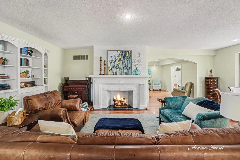 385 Marquette Avenue Park Township MI 49424