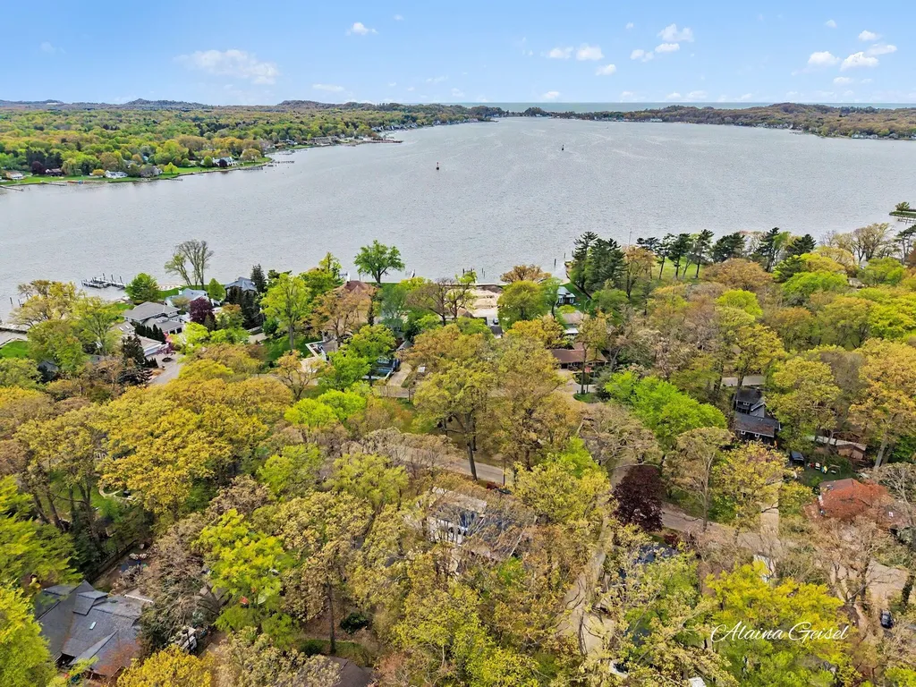 385 Marquette Avenue Park Township MI 49424