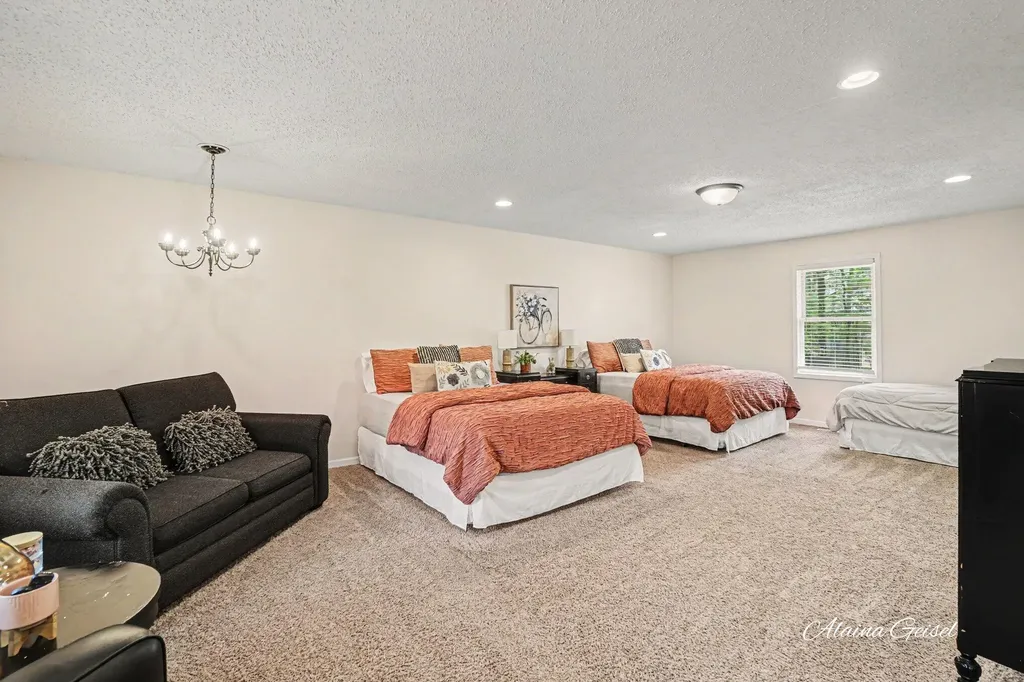 385 Marquette Avenue Park Township MI 49424