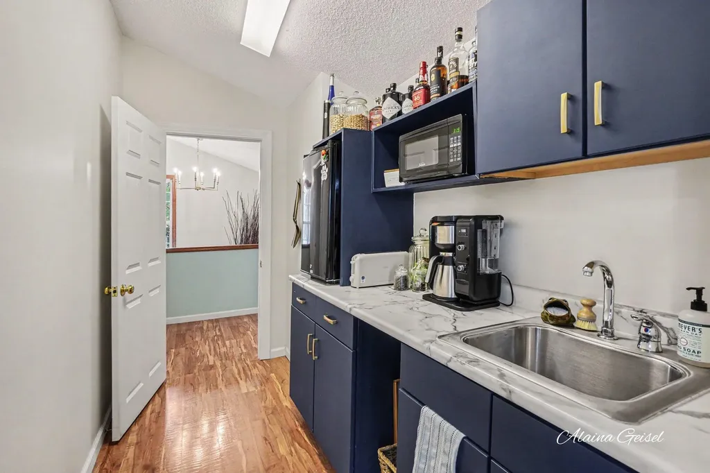 385 Marquette Avenue Park Township MI 49424