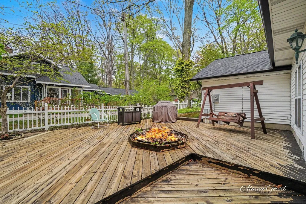385 Marquette Avenue Park Township MI 49424