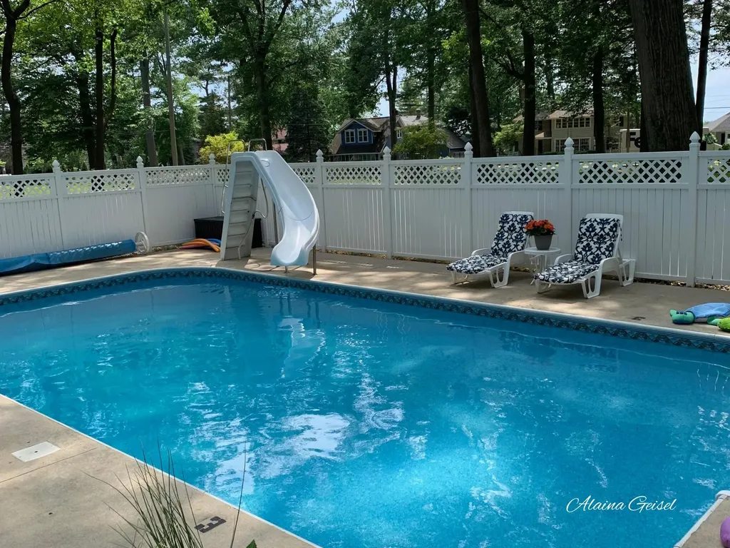 385 Marquette Avenue Park Township MI 49424