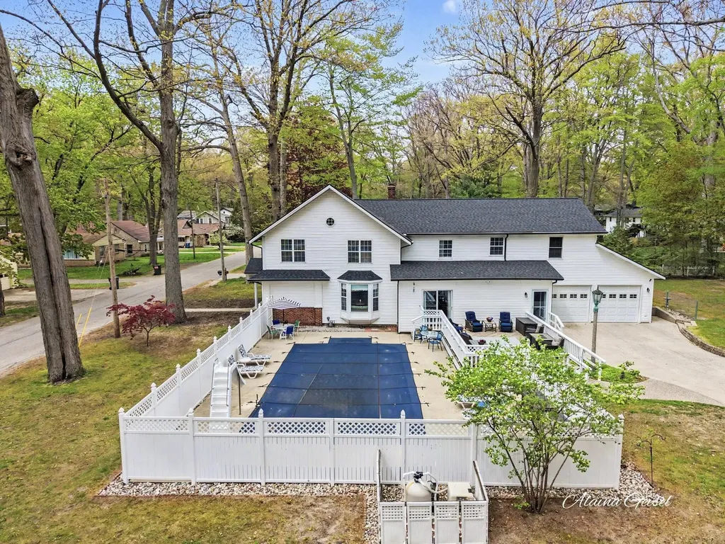 385 Marquette Avenue Park Township MI 49424