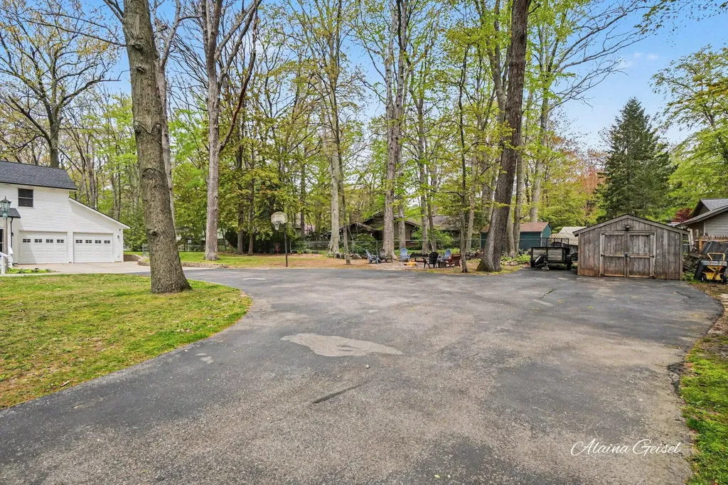 385 Marquette Avenue Park Township MI 49424
