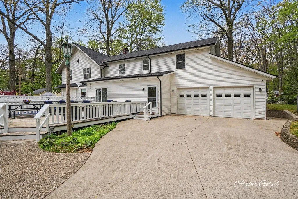 385 Marquette Avenue Park Township MI 49424