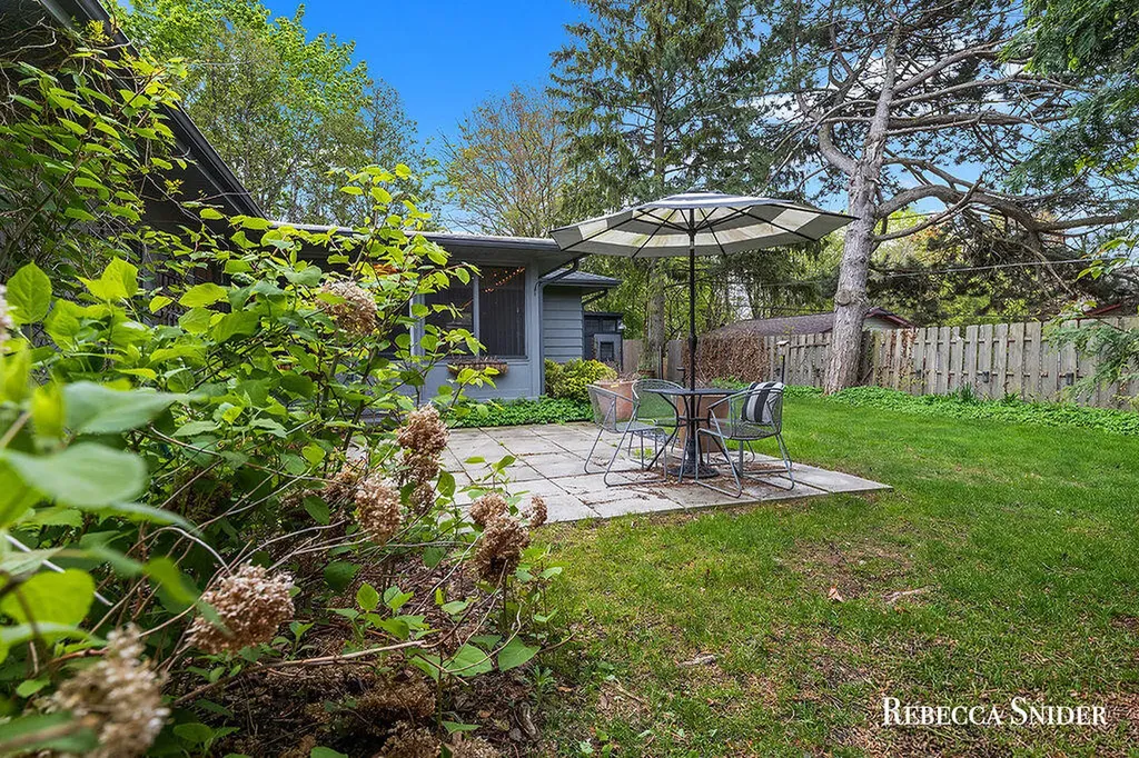 3134 Midland Drive SE Grand Rapids Charter Township MI 49506