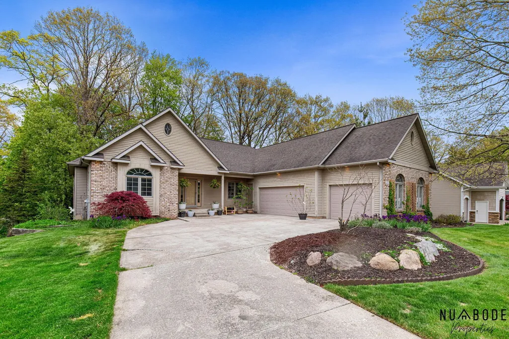 2333 Longmeadow Street NW Grand Rapids City MI 49504