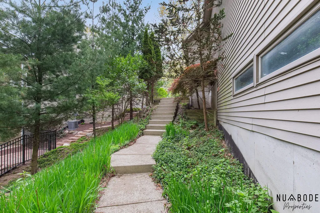 2333 Longmeadow Street NW Grand Rapids City MI 49504