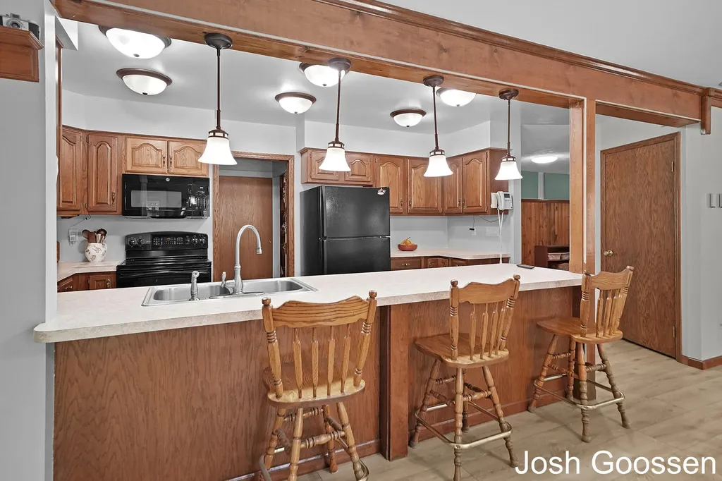 5742 Timber Canyon Bend NE Cannon Township MI 49306