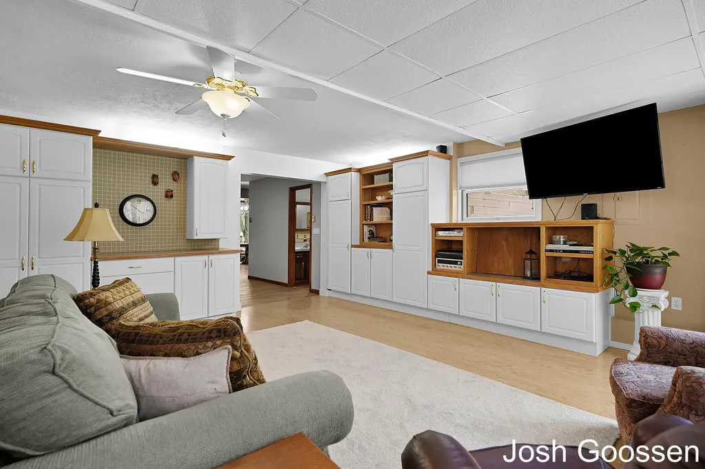 5742 Timber Canyon Bend NE Cannon Township MI 49306