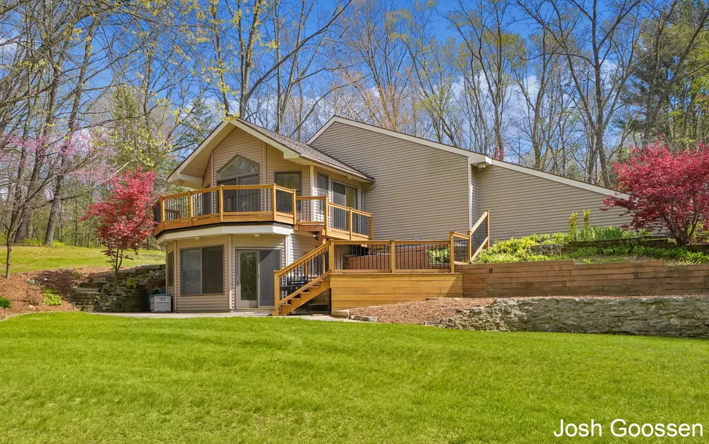 5742 Timber Canyon Bend NE Cannon Township MI 49306