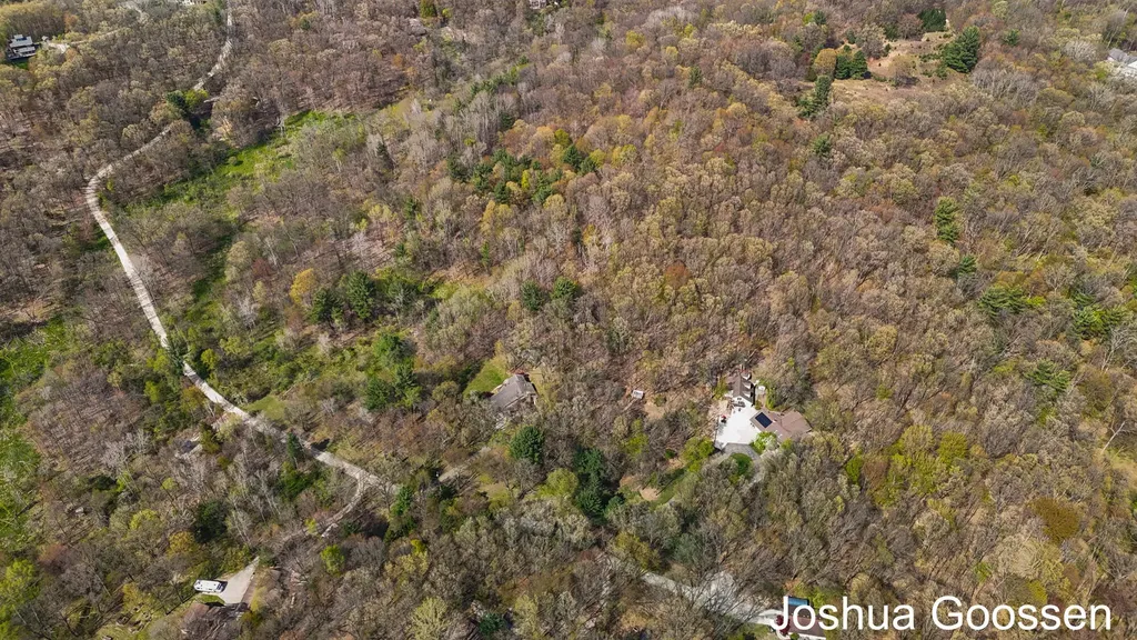 5742 Timber Canyon Bend NE Cannon Township MI 49306