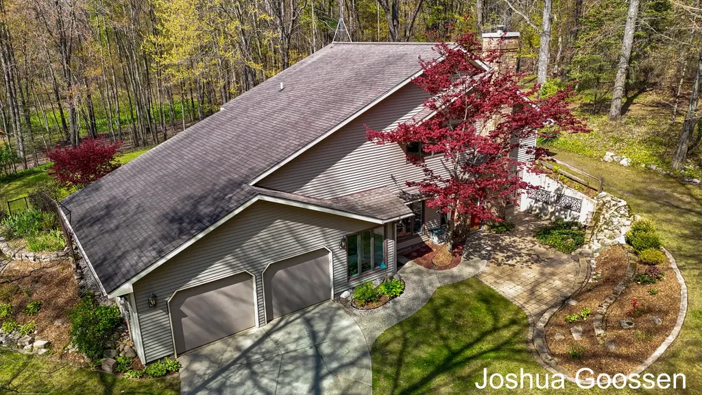 5742 Timber Canyon Bend NE Cannon Township MI 49306