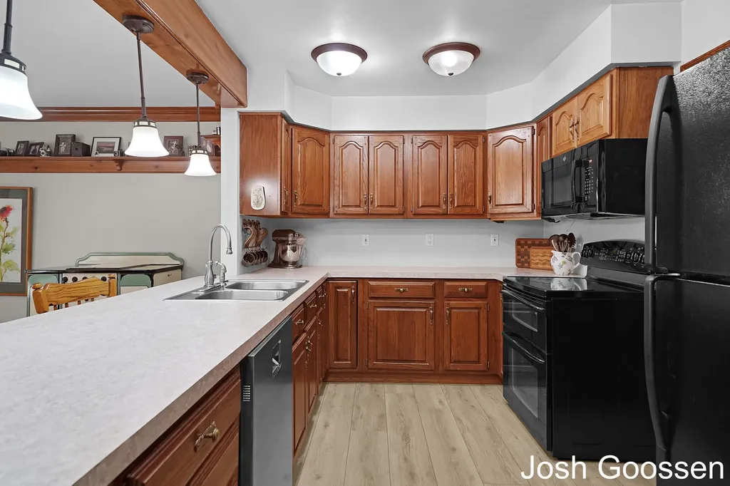 5742 Timber Canyon Bend NE Cannon Township MI 49306