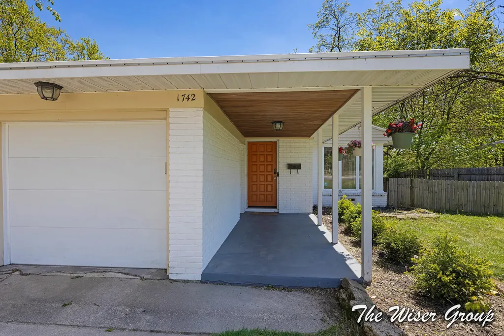 1742 Boston Street SE Grand Rapids City MI 49506