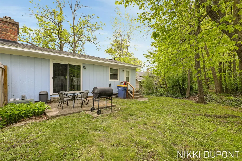 2417-2419 Edgewood Avenue SE Grand Rapids City MI 49546