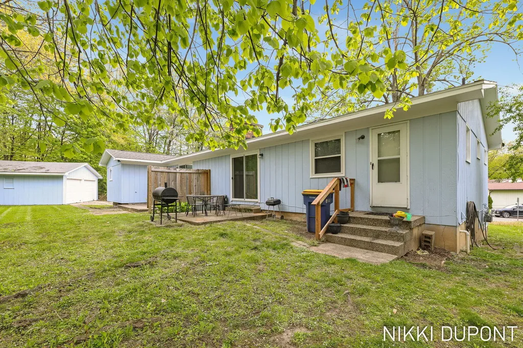 2417-2419 Edgewood Avenue SE Grand Rapids City MI 49546
