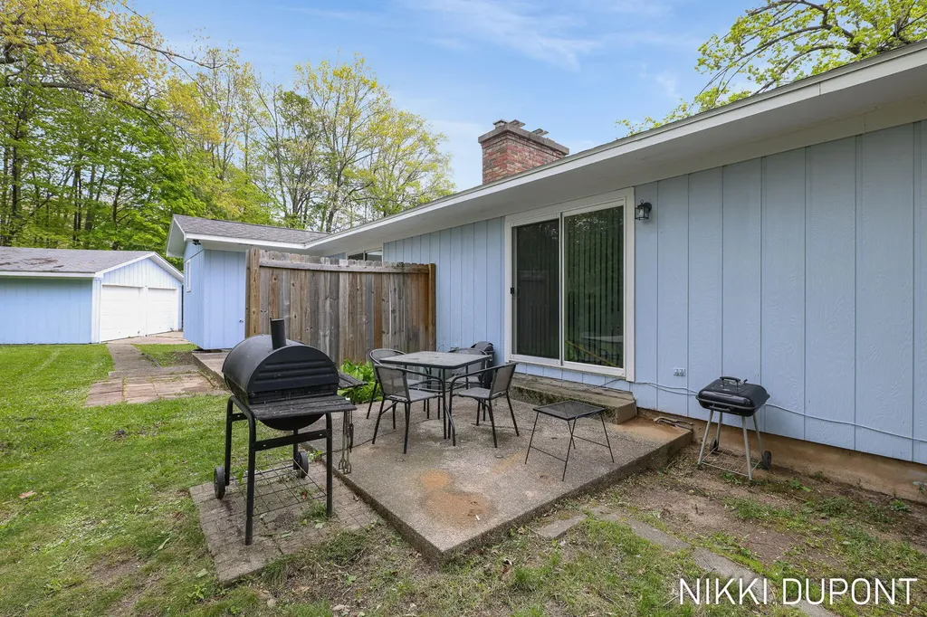 2417-2419 Edgewood Avenue SE Grand Rapids City MI 49546