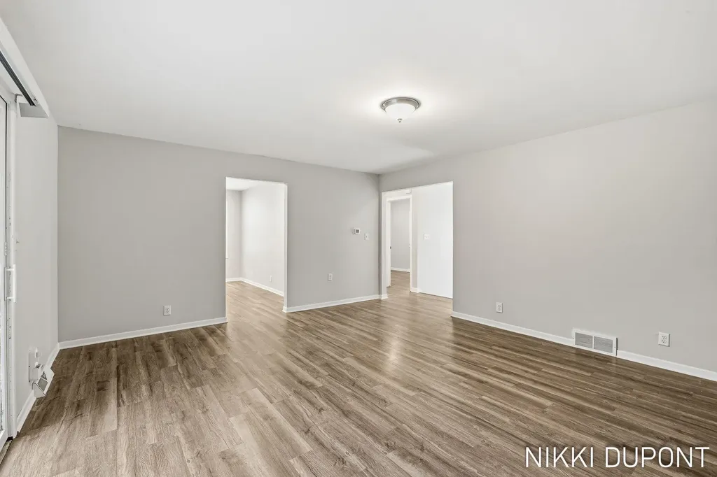2417-2419 Edgewood Avenue SE Grand Rapids City MI 49546