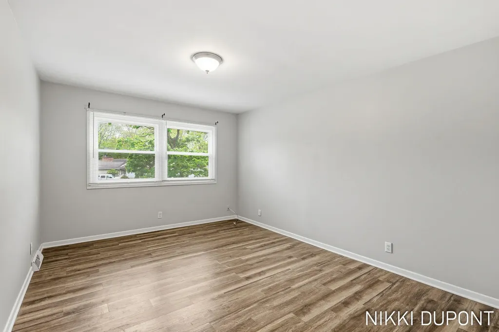 2417-2419 Edgewood Avenue SE Grand Rapids City MI 49546