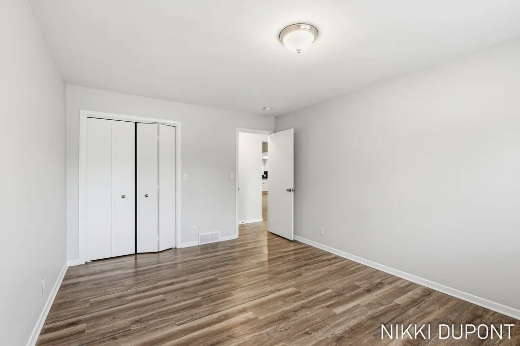 2417-2419 Edgewood Avenue SE Grand Rapids City MI 49546