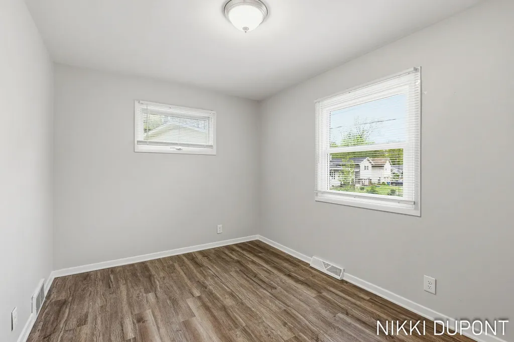 2417-2419 Edgewood Avenue SE Grand Rapids City MI 49546