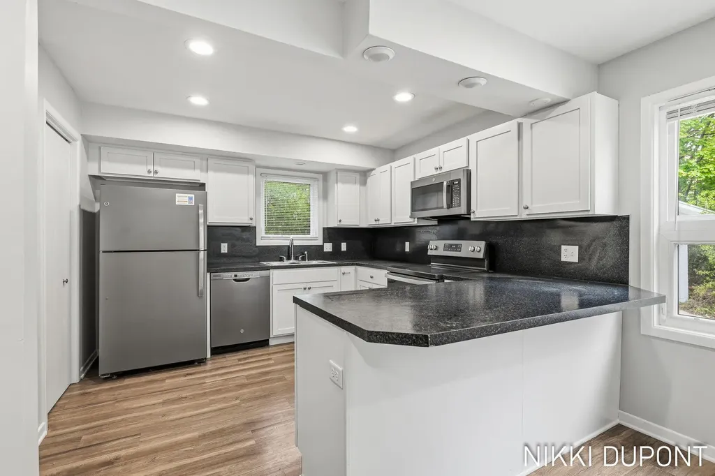 2417-2419 Edgewood Avenue SE Grand Rapids City MI 49546