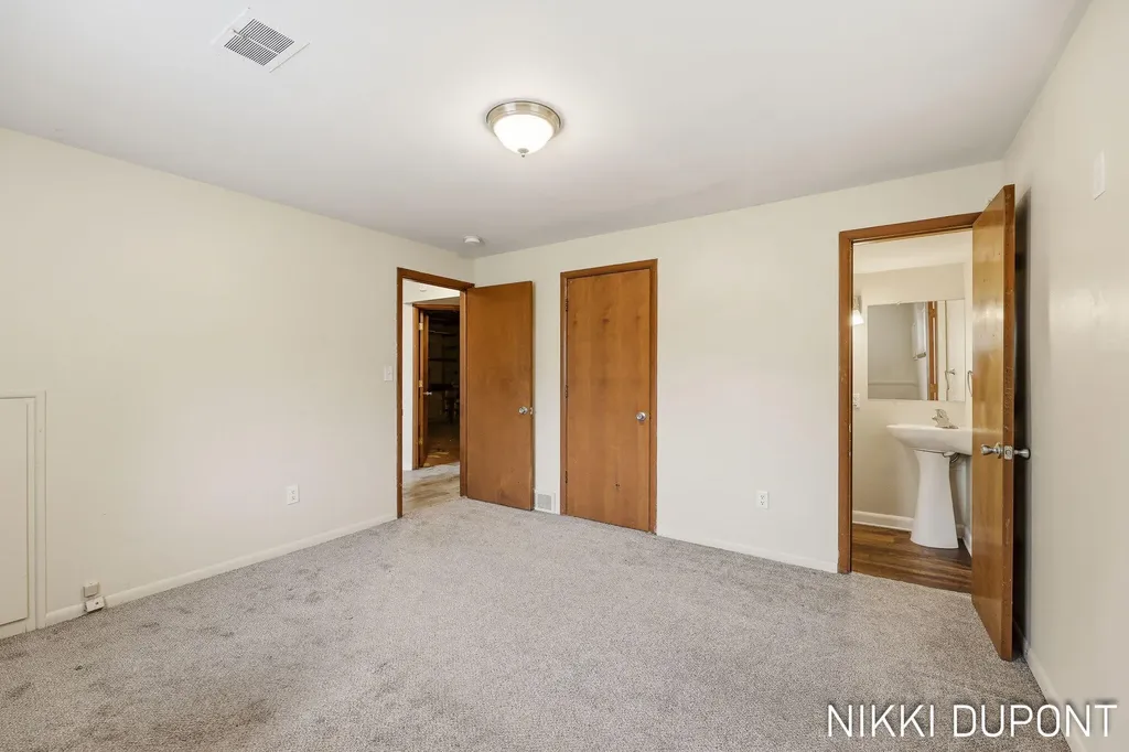 2417-2419 Edgewood Avenue SE Grand Rapids City MI 49546