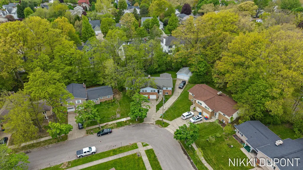 2417-2419 Edgewood Avenue SE Grand Rapids City MI 49546