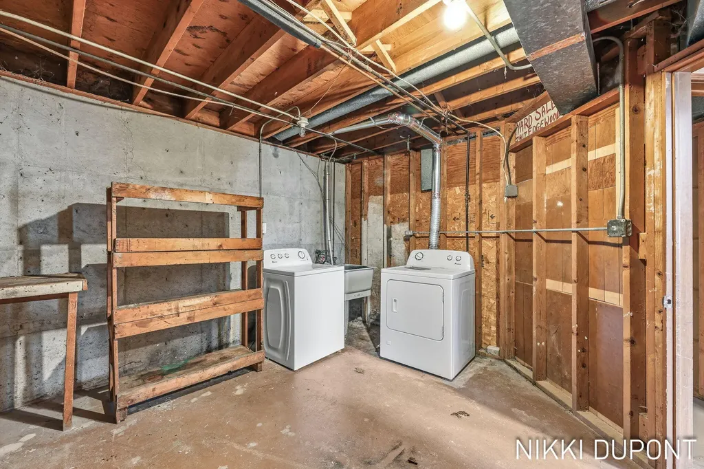 2417-2419 Edgewood Avenue SE Grand Rapids City MI 49546