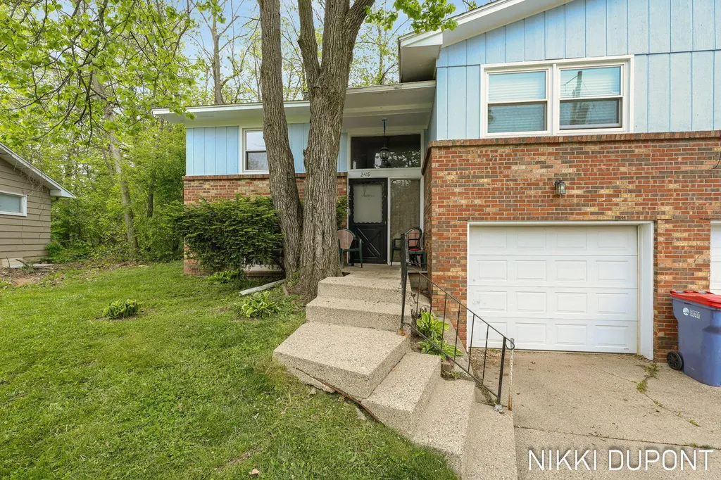 2417-2419 Edgewood Avenue SE Grand Rapids City MI 49546