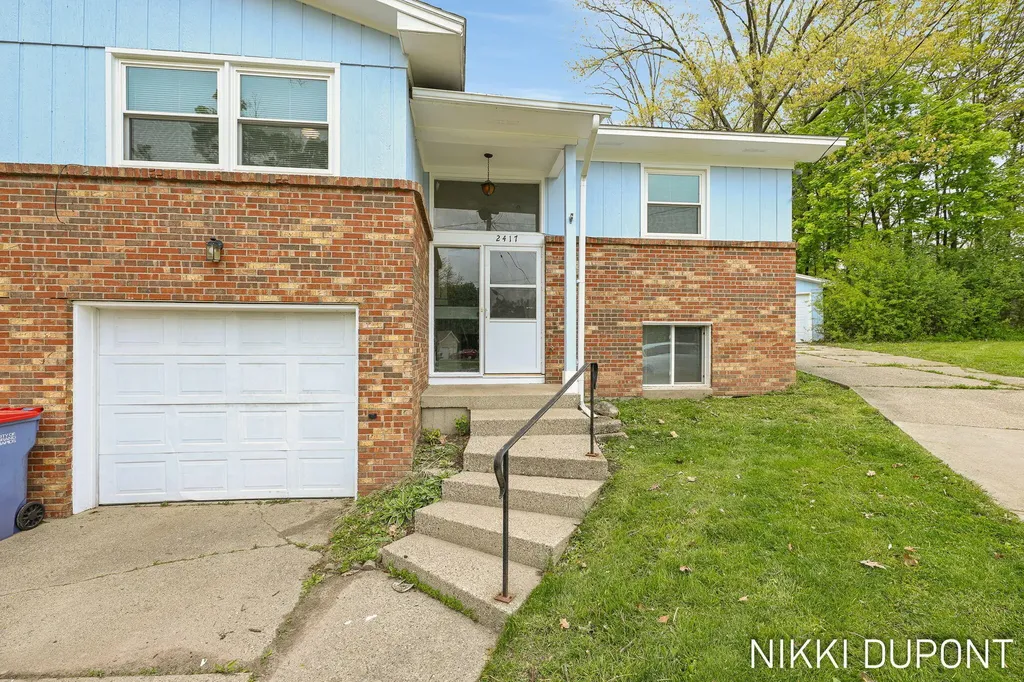 2417-2419 Edgewood Avenue SE Grand Rapids City MI 49546