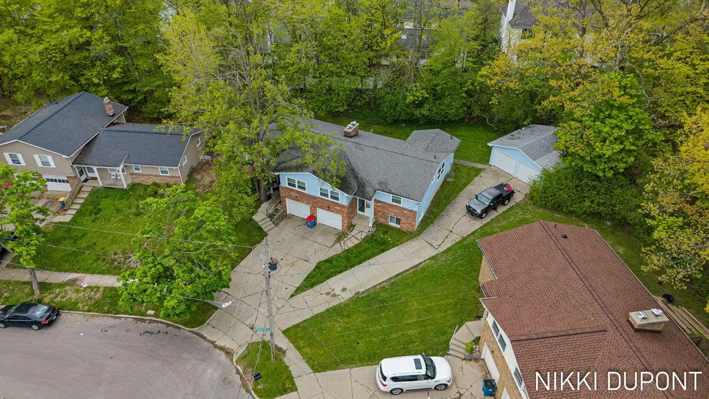 2417-2419 Edgewood Avenue SE Grand Rapids City MI 49546
