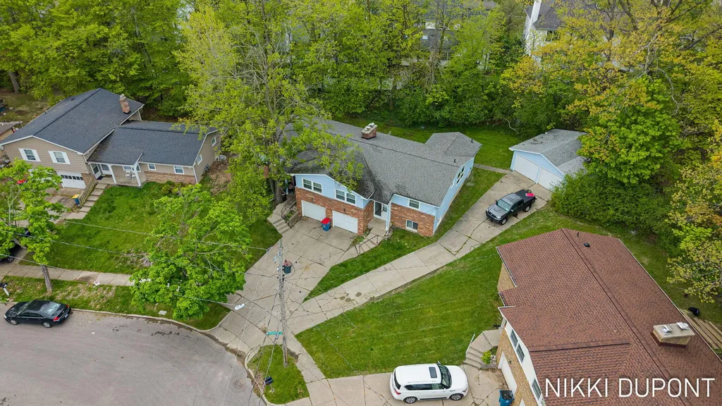 2417-2419 Edgewood Avenue SE Grand Rapids City MI 49546
