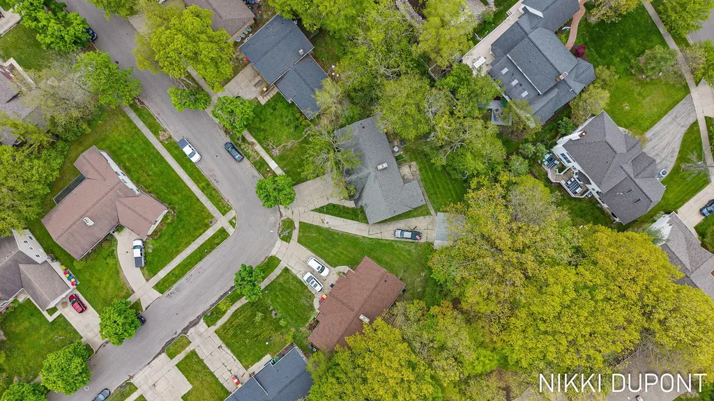 2417-2419 Edgewood Avenue SE Grand Rapids City MI 49546