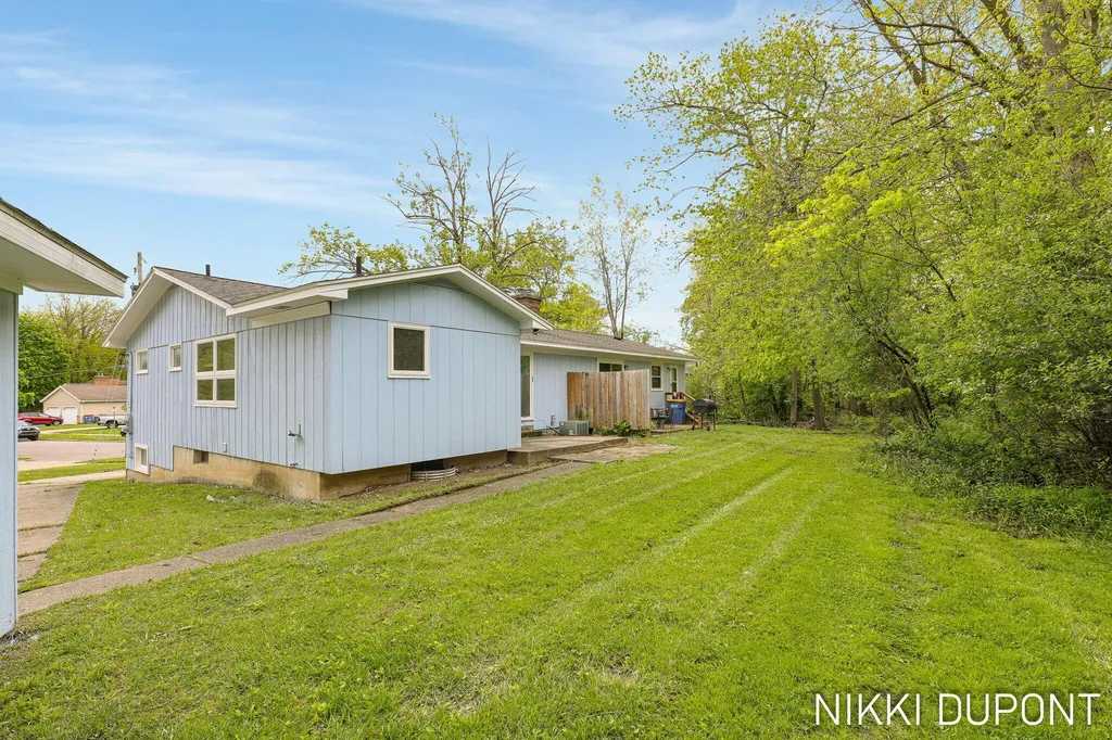 2417-2419 Edgewood Avenue SE Grand Rapids City MI 49546