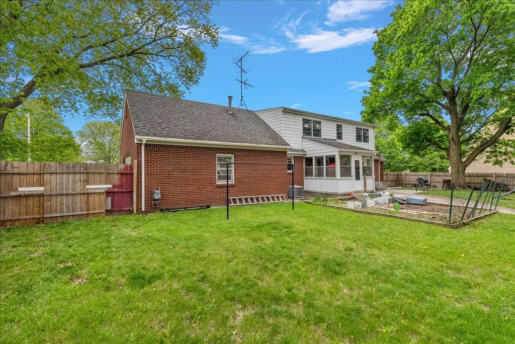 3035 E Paris Avenue SE Kentwood City MI 49512