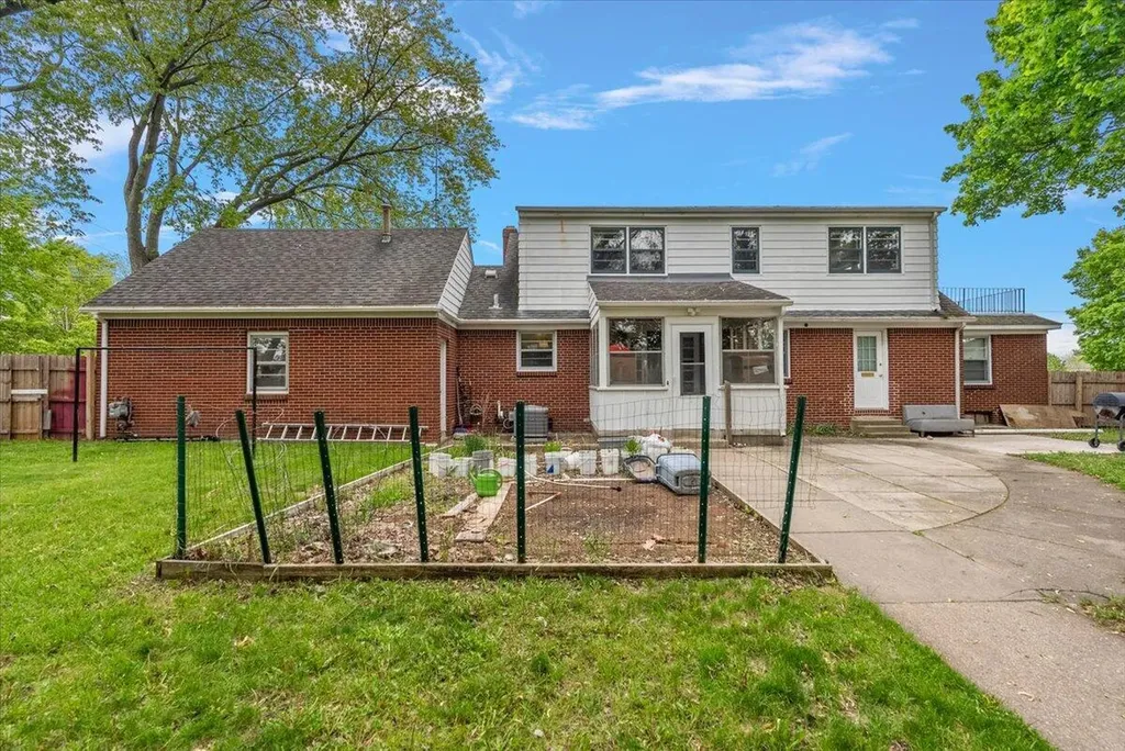 3035 E Paris Avenue SE Kentwood City MI 49512