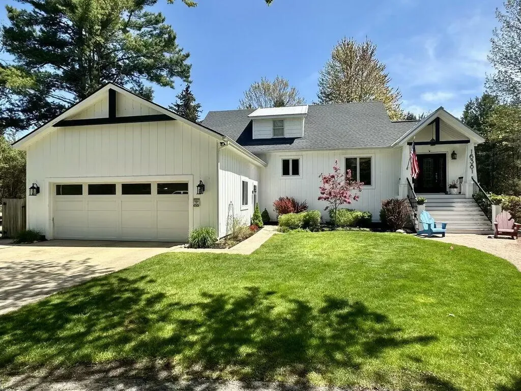 16381 Greenly Street Park Township MI 49424