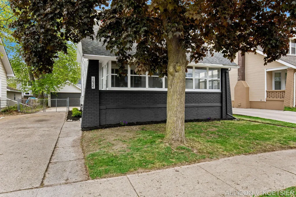 1624 Martindale Avenue SW Wyoming City MI 49509