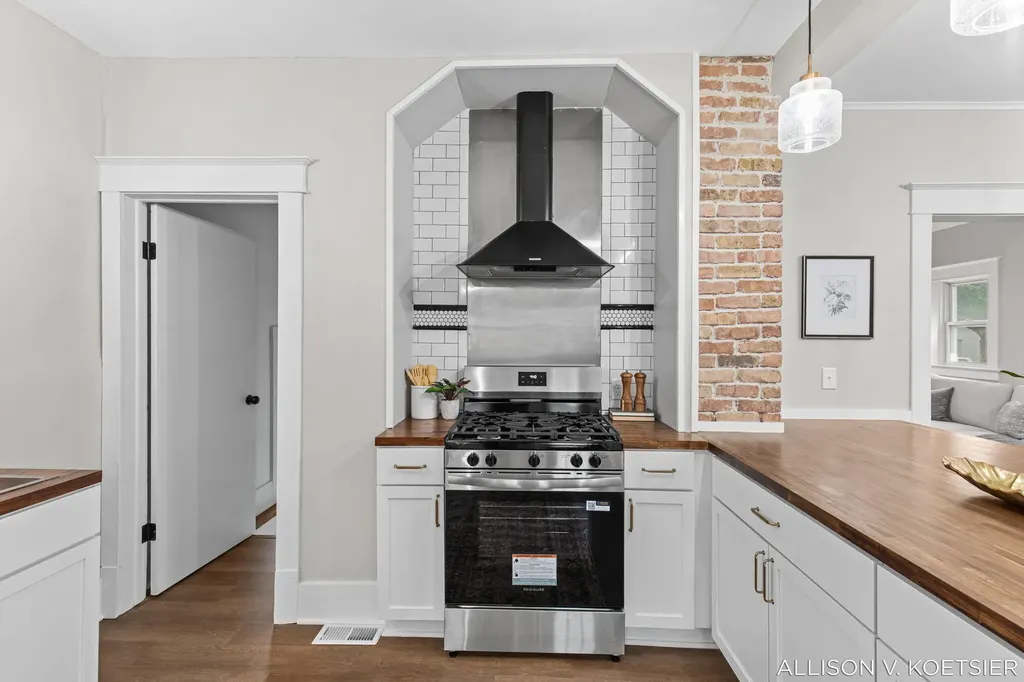 1624 Martindale Avenue SW Wyoming City MI 49509