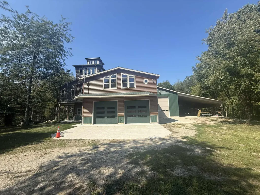 781 Hopkins Road Lyons Township MI 48851