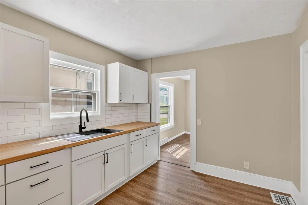 335 Dickinson Street SW Grand Rapids City MI 49507