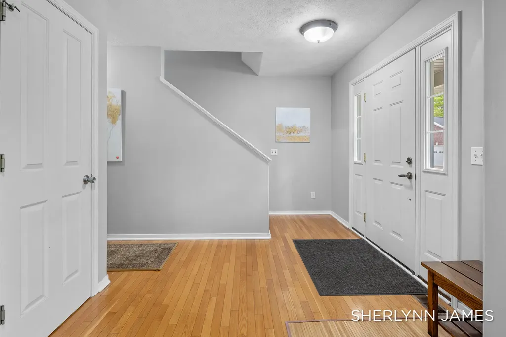3816 Ravinewood Circle SE Grand Rapids City MI 49508