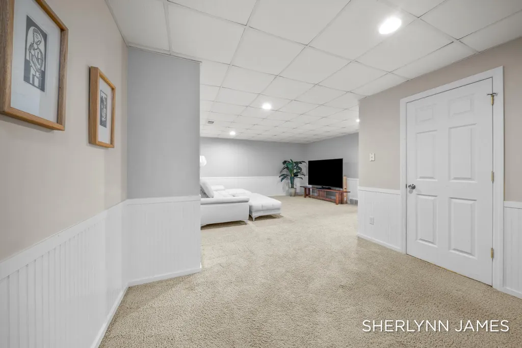 3816 Ravinewood Circle SE Grand Rapids City MI 49508