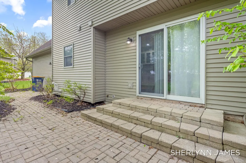 3816 Ravinewood Circle SE Grand Rapids City MI 49508