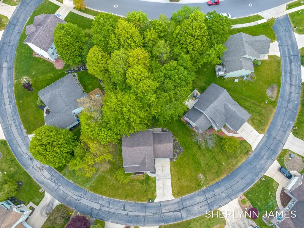 3816 Ravinewood Circle SE Grand Rapids City MI 49508