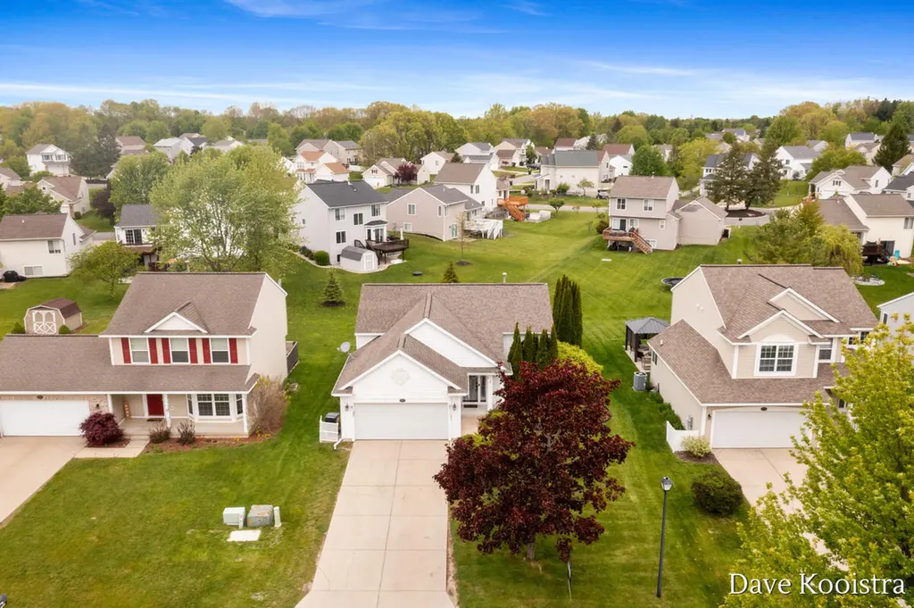5757 E Grove Drive SE Kentwood City MI 49512