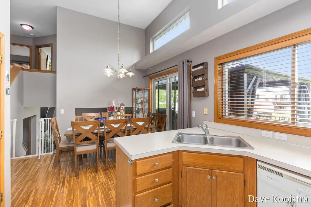 5757 E Grove Drive SE Kentwood City MI 49512