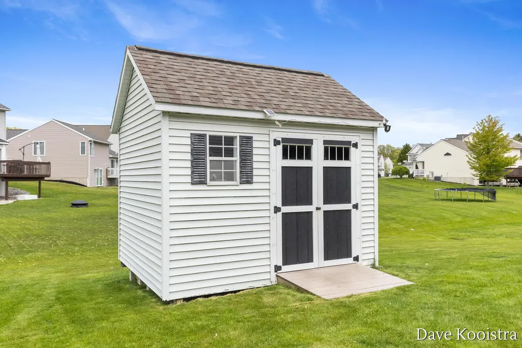 5757 E Grove Drive SE Kentwood City MI 49512
